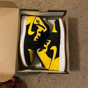 Jordan Mid 1s